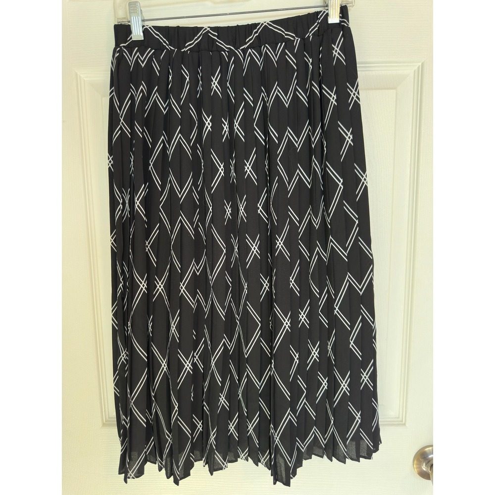 Banana Republic Black and white pleated skirt- midi‎ - Size XS